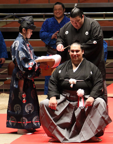 Atamifuji takes a snip