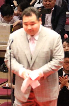 Kakuryu gives his closing remarks