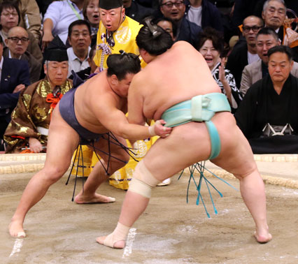 Hoshoryu keeps coming