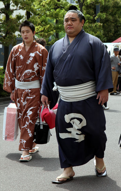Tsukebito: The Apprentice Attendants Who Serve Sumo’s Sekitori