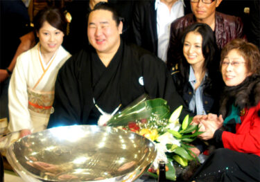 Asashoryu at the awards ceremony on the final day of the January 2010 tournament