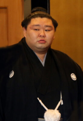 Shodai in a black montsuki kimono at the time of his promotion to ozeki