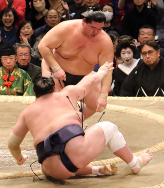 Shodai drives his opponent down at the January 2024 tournament